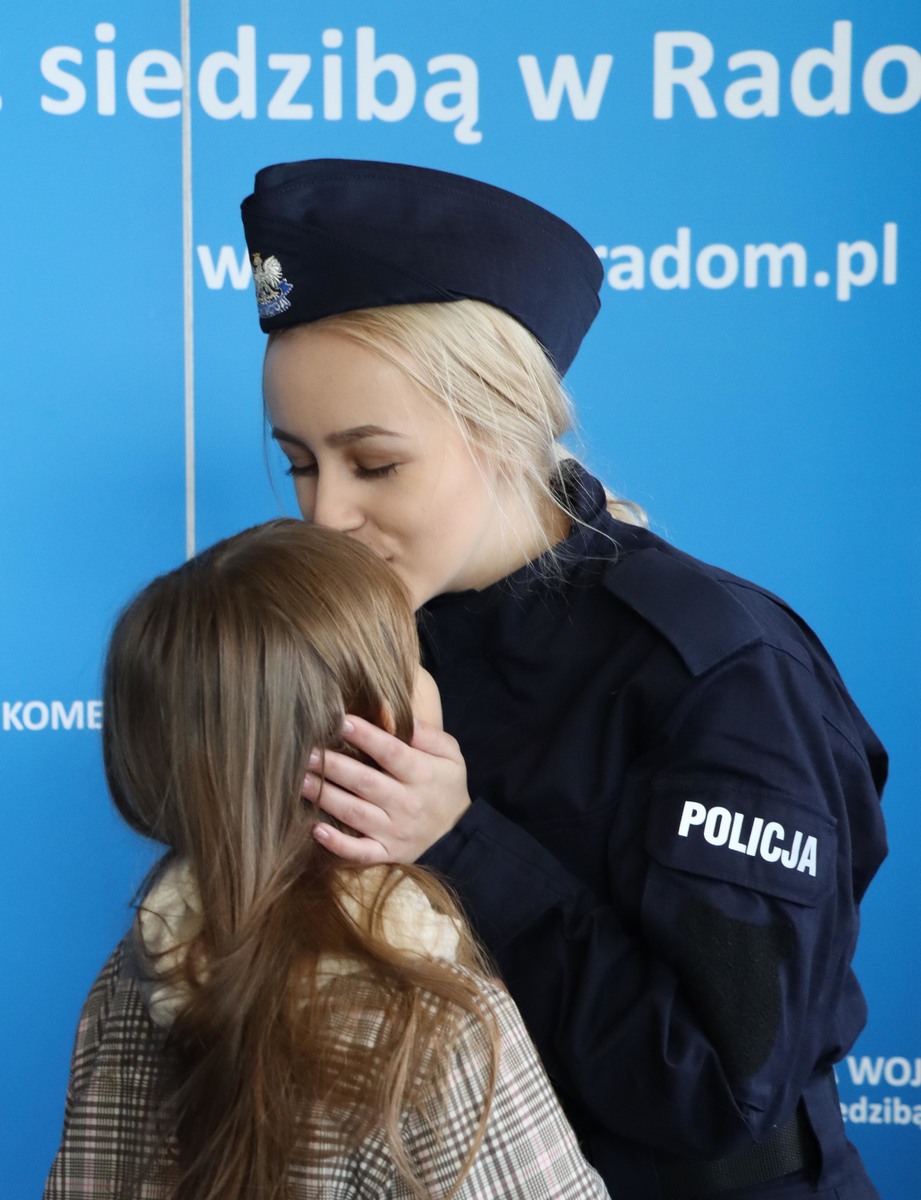 POLICJANTKI KOCHAJĄCE MATKI NAJLEPSZE ŻYCZENIA W DNIU WASZEGO ŚWIĘT