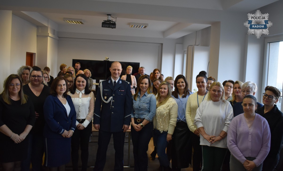 Spotkanie Komendanta z pracownikami z okazji Dnia Służby Cywilnej