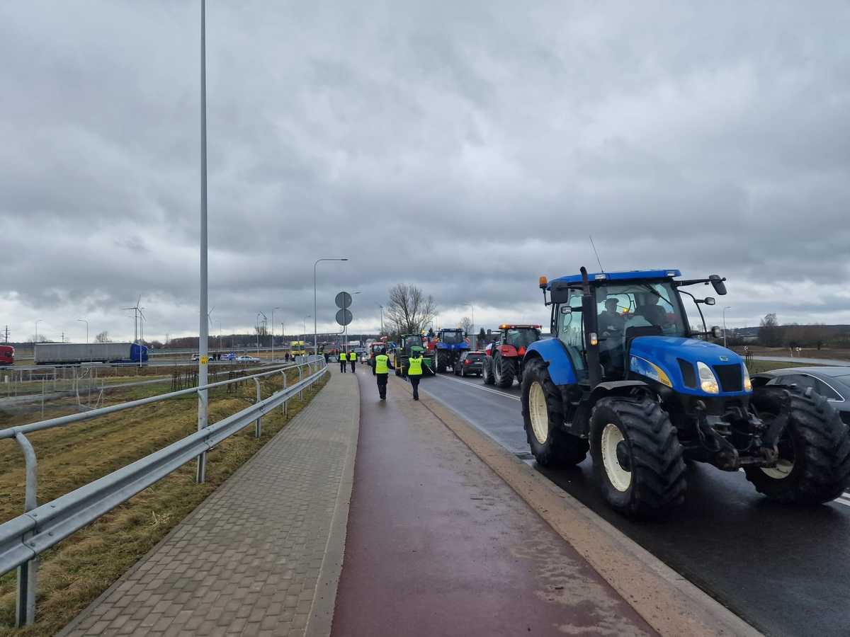 Protest Rolnik W Trwa Uwaga Na Utrudnienia W Ruchy Aktualno Ci