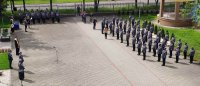 uroczystości mianowania policjantów przed budynkiem Komendy Wojewódzkiej policji zs. w Radomiu