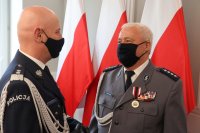 Na zdjęciu gen. insp. Jarosław Szymczyk Komendant Główny Policji wraz z asp. szt. Michałem Strzałkowskim