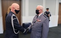 Na zdjęciu gen. insp. Jarosław Szymczyk Komendant Główny Policji wraz z asp. szt. Michałem Strzałkowskim