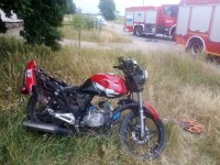 Rozbity czerwony motocykl