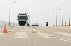 Młodzież mogła zobaczyć hamowanie samochodu ciężarowego i osobowego