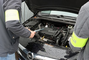 Auto zabezpieczone przez policjantów
