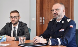Podpisanie aktu notarialnego na działkę pod budowę Posterunku Policji w Rybnie
