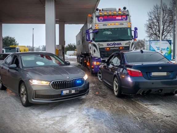 Próbował uniknąć kontroli. 25‑latek bez uprawnień i z niesprawnym BMW zatrzymany przez mławską grupę SPEED
Nazwa