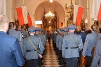 kompania honorowa i zaproszeni goście podczas mszy świętwj