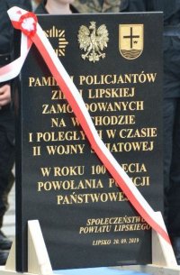 tablica upamiętniająca policjantów ziemi lipskiej zamordowanych na wschodzie i poległych w czasie II wojny światowej