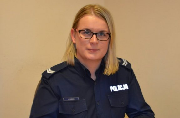 Umundurowana policjantka