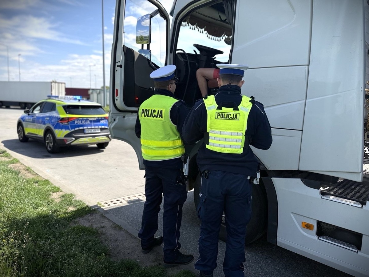 Policjanci przeprowadzili kolejne działania z dronem na autostradzie A2