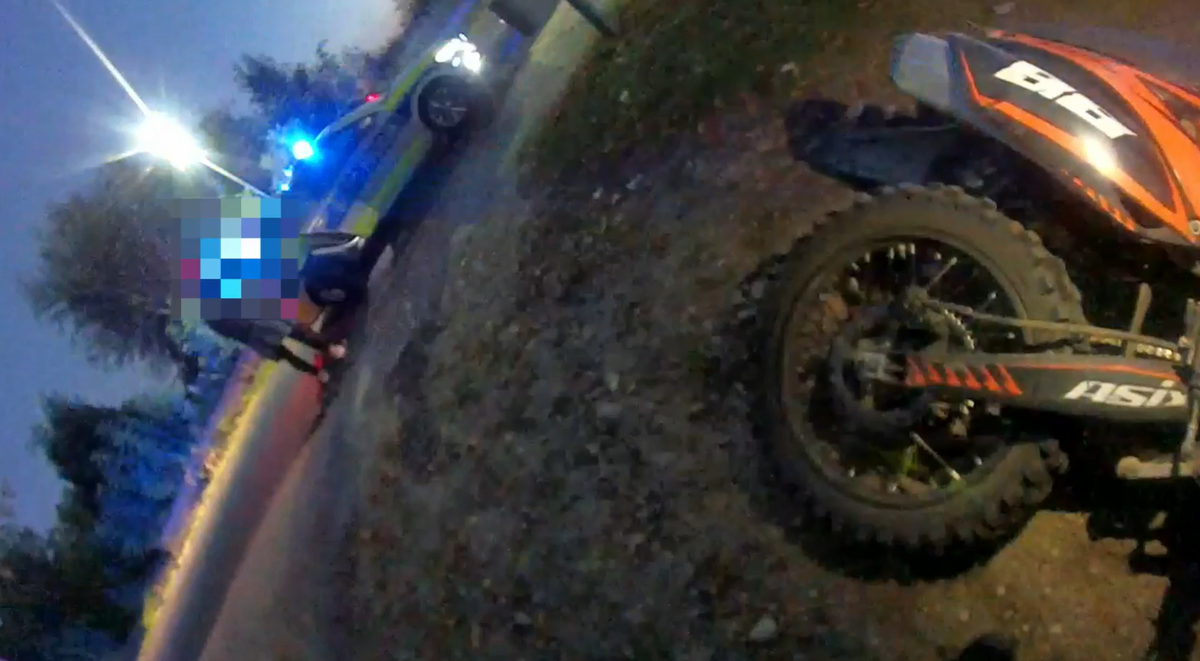 15-latek na crossie uciekał przed policjantami