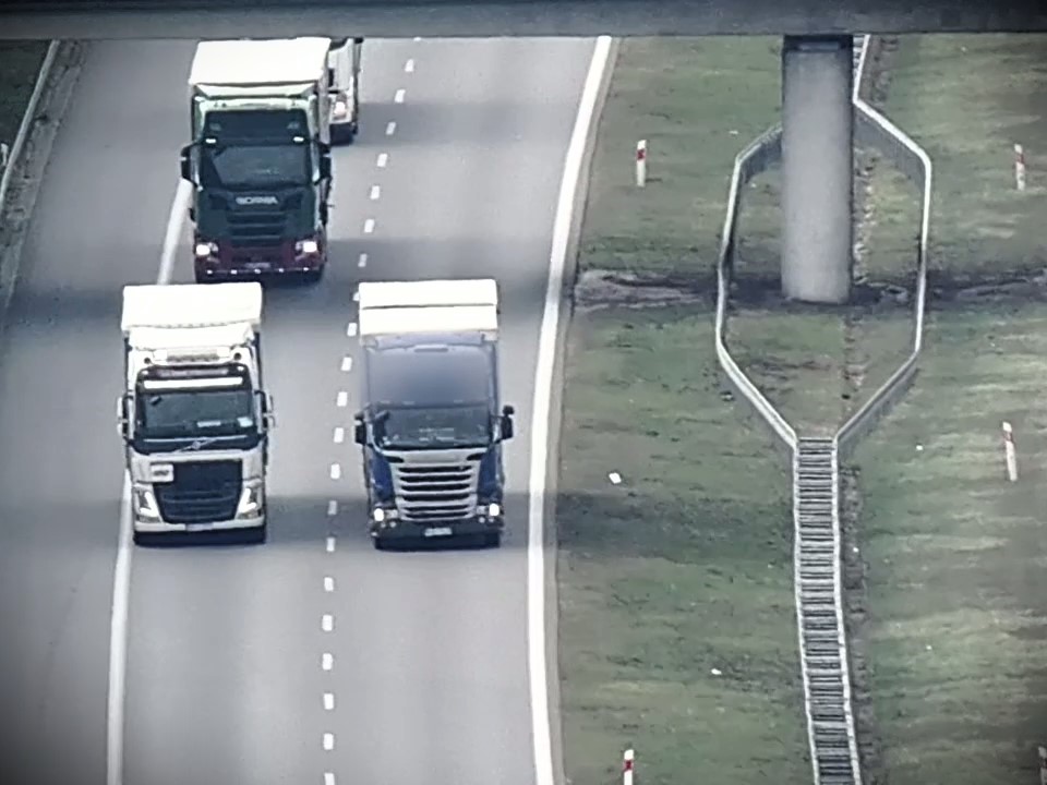 Zawodowi kierowcy przez cały czas lekceważą przepisy na A2. 20 wykroczeń w zaledwie 3 godziny