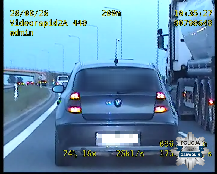 Pościg policjantów grupy Speed. 16-latek uciekał BMW bez prawa jazdy, po alkoholu i z fałszywymi tablicami