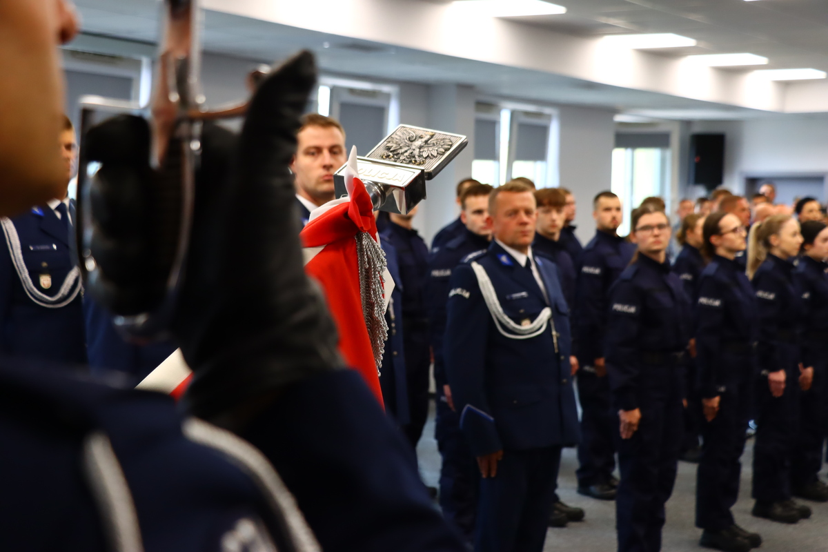 Uroczyste ślubowanie nowych policjantów, odznaczenia i wyróżnienia w mazowieckiej Policji