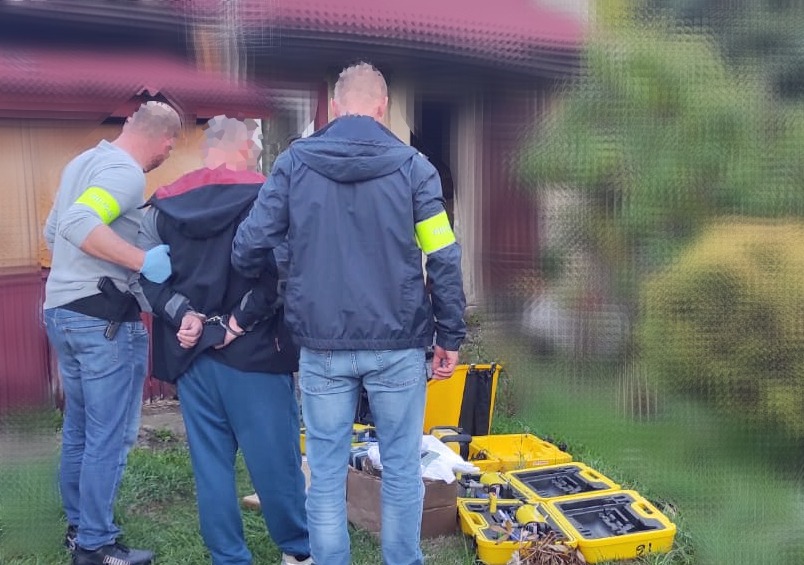 Urządzenia geodezyjne warte 1,5 mln zł skradzione na terenie Europy odzyskane przez mazowieckich policjantów