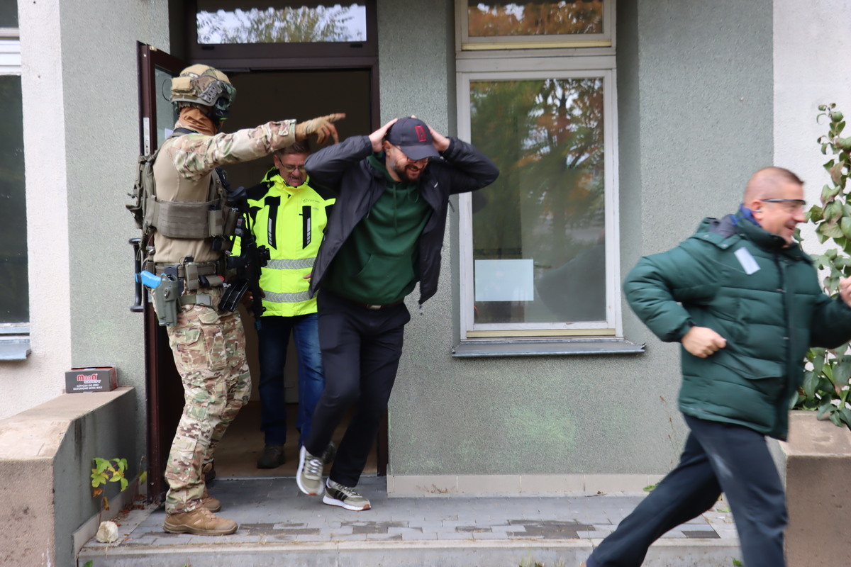 Strzały, barykady i ewakuacja – radomscy kontrterroryści sprawdzili gotowość samorządowców