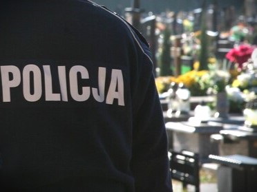 Policja ostrzega przed kradzieżami na cmentarzach przed 1 listopada