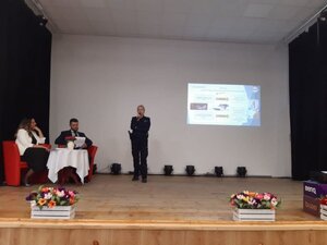 Policjantka prowadząca prelekcje