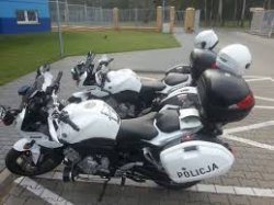 zaparkowane policyjne dwa motocykle