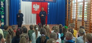 policjanci prowadzą spotkanie z dziećmi