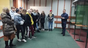 Ostrołęccy Policjanci zachęcali uczniów klas maturalnych do wstąpienia do służby w Policji