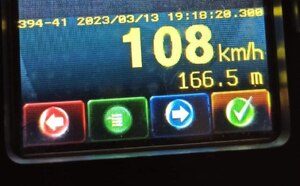 Ekran laserowego miernika prędkości