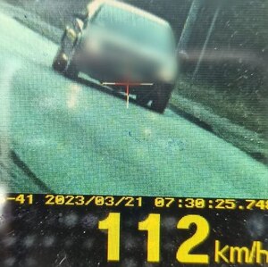 Ekran laserowego miernika prędkości