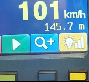 Ekran laserowego miernika prędkości