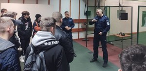 spotkanie policjantki z uczniami