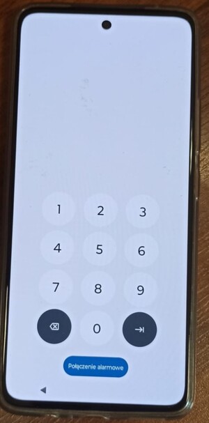 telefon z włączonym ekranem