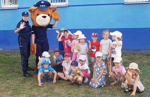 Spotkania z policjantami sposobem na bezpieczne wakacje