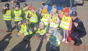 spotkanie profilaktyczne policjantów z przedszkolakami