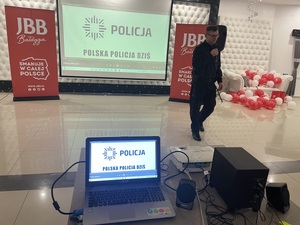 spotkanie policjanta z przedszkolakami