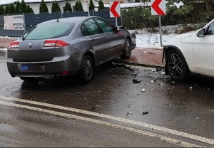 uszkodzone renault i mercedes