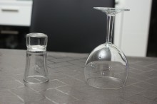 odwrócone kieliszki