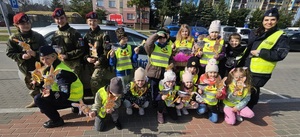 „BEZPIECZNA WIELKANOC Z OSTROŁĘCKĄ POLICJĄ” - POLICJANCI WSPÓLNIE UCZNIAMI PROMOWALI BEZPIECZEŃSTWO