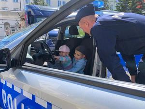 Policjanci z Ostrołęki uczą bezpieczeństwa najmłodszych