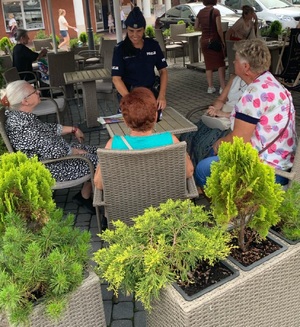 Policjanci spotkali się z mieszkańcami, aby rozmawiać o ich bezpieczeństwie - VI Europejski Dzień Przeciwdziałania Włamaniom do Domów na terenie Ostrołęki i powiatu ostrołęckiego