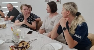 Ostrołęccy policjanci uczą o bezpieczeństwie podczas wakacji