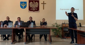 spotkanie mieszkańców gm. Goworowo z policjantami-debata społeczna