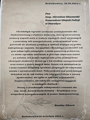Podziękowanie dla policjantów z Ostrołęki za pomoc powodzianom