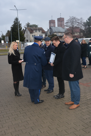 Przekazanie nowych radiowozów dla ostrołęckich policjantów