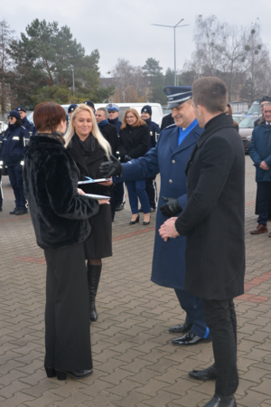 Przekazanie nowych radiowozów dla ostrołęckich policjantów