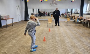 SPOTKANIA OSTROŁĘCKICH POLICJANTÓW Z UCZESTNIKAMI PÓŁKOLONII W RAMACH DZIAŁAŃ „BEZPIECZNE FERIE”