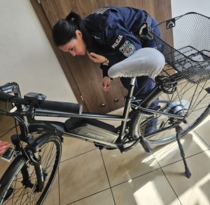 Ostrołęccy policjanci znakowali rowery mieszkańcom gm. Baranowo