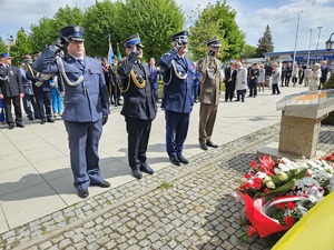 Policjanci z Ostrołęki w hołdzie Konstytucji 3-go Maja