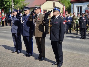 Policjanci z Ostrołęki w hołdzie Konstytucji 3-go Maja