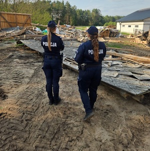 „Pomagamy i chronimy” - ostrołęccy policjanci wspierają mieszkańców w związku z przejściem silnych burz