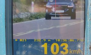 Ekran laserowego miernika prędkości